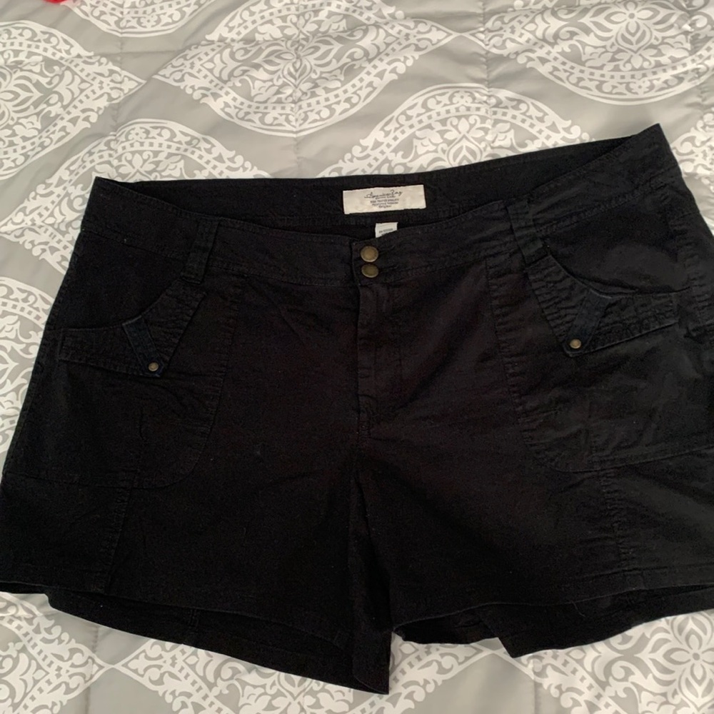 American Rag shorts. Size 18. 97% cotton/3% spandex.
